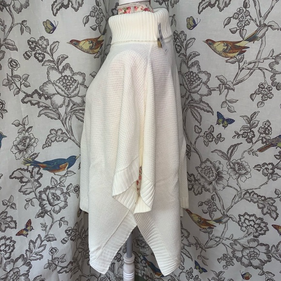 LOFT ❄️NWTs❄️Turtleneck Button Poncho - Picture 4 of 6